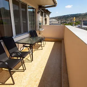 big-terrace-apartment-on-liberty-square.alltbilisihotels.com/